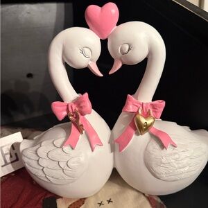 Viral Ross Valentine Swans Decor